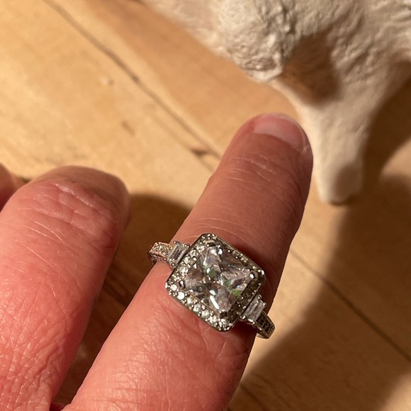 Diamonelle ring - Picture 5 of 9